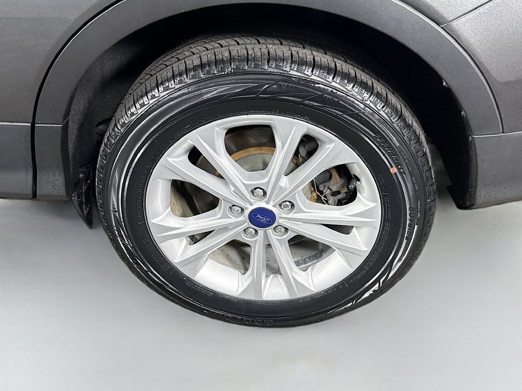 Used 2018 Ford Escape SE w/ Ford Safe & Smart Package FWD image 30