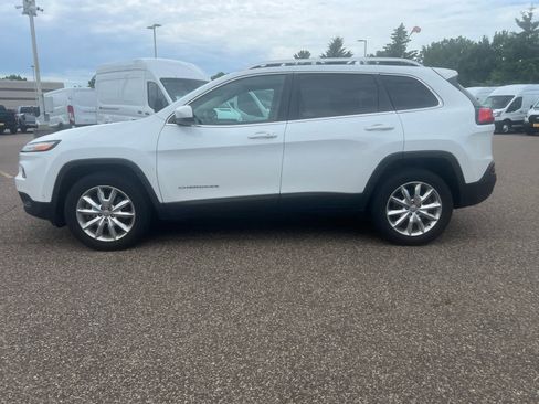 Used 2016 Jeep Cherokee Limited w/ Luxury Group AWD/4WD image 4