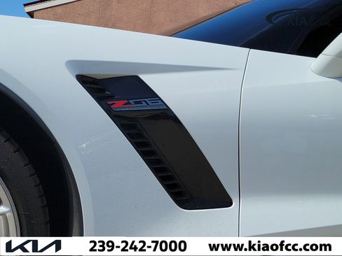 Used 2015 Chevrolet Corvette Z06 w/ 3LZ Preferred Equipment Group RWD image 7