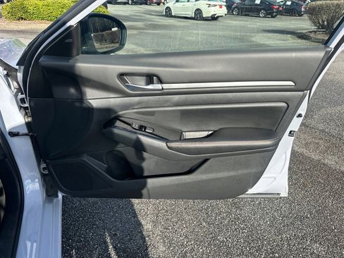 Used 2024 Nissan Altima 2.5 SR image 14