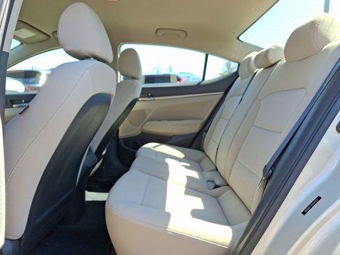 Used 2017 Hyundai Elantra SE FWD image 11