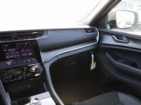 New 2025 Jeep Grand Cherokee Altitude image 24