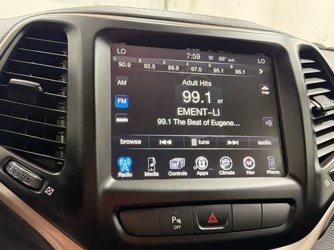 Used 2015 Jeep Cherokee Limited AWD/4WD image 18