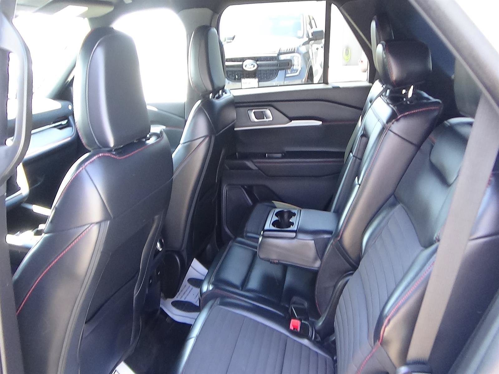 Used 2025 Ford Explorer ST-Line w/ ST-Line Street Pack AWD/4WD image 12