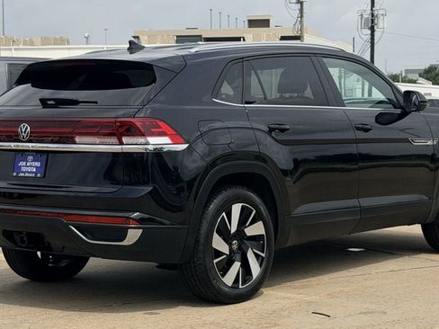 Used 2025 Volkswagen Atlas Cross Sport SE FWD image 7