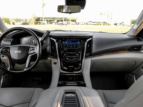 Used 2019 Cadillac Escalade ESV Premium Luxury image 14