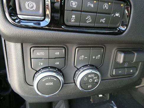 New 2026 GMC Yukon XL Elevation w/ Elevation Premium Package AWD/4WD image 22