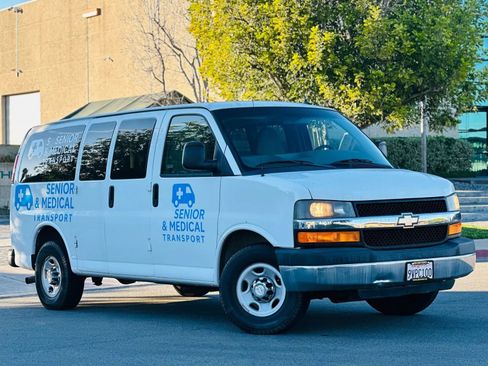 Used 2014 Chevrolet Express 2500 LT w/ LT Preferred Equipment Group RWD image 2