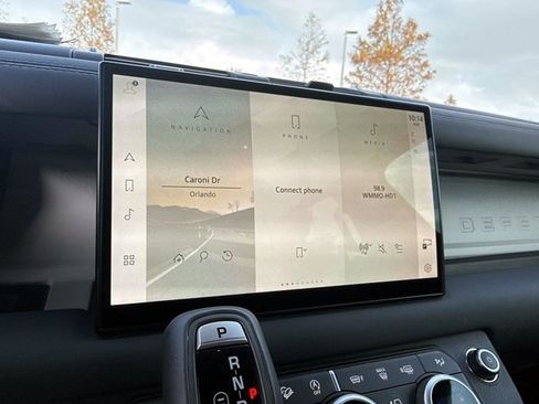 Used 2024 Land Rover Defender 130 X-Dynamic SE image 23