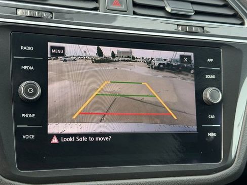 Used 2019 Volkswagen Tiguan SE w/ Panoramic Sunroof Package FWD image 16