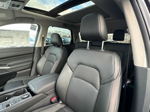 New 2026 Nissan Pathfinder SL w/ SL Premium Package (P04) AWD/4WD image 23