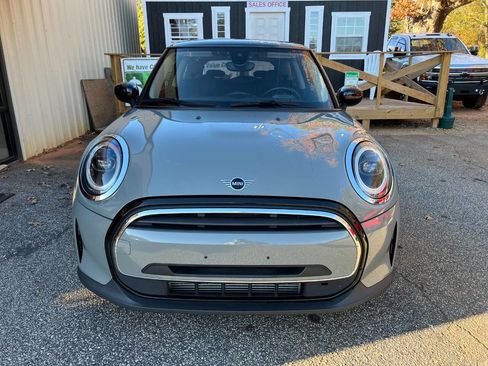 Used 2022 MINI Cooper 2-Door Hardtop image 3