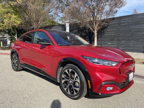 Used 2021 Ford Mustang Mach-E Premium image 2