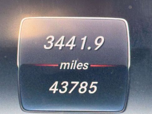 Used 2019 Mercedes-Benz GLC 300 4MATIC image 24