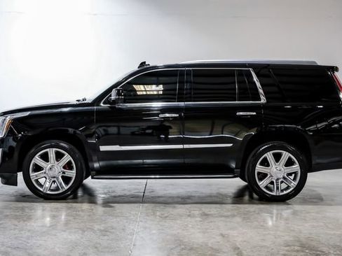 Used 2019 Cadillac Escalade Premium Luxury image 17