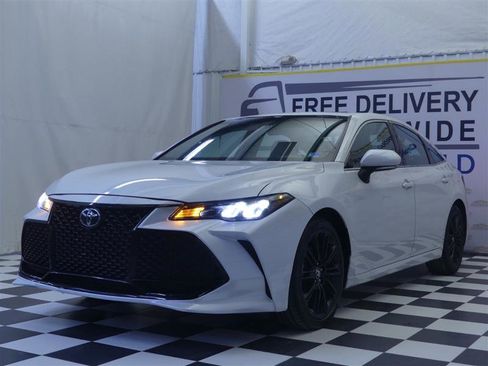Used 2019 Toyota Avalon XSE w/ All Weather Liner Package FWD image 4