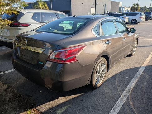 Used 2013 Nissan Altima 2.5 SL w/ Technology Pkg FWD image 2