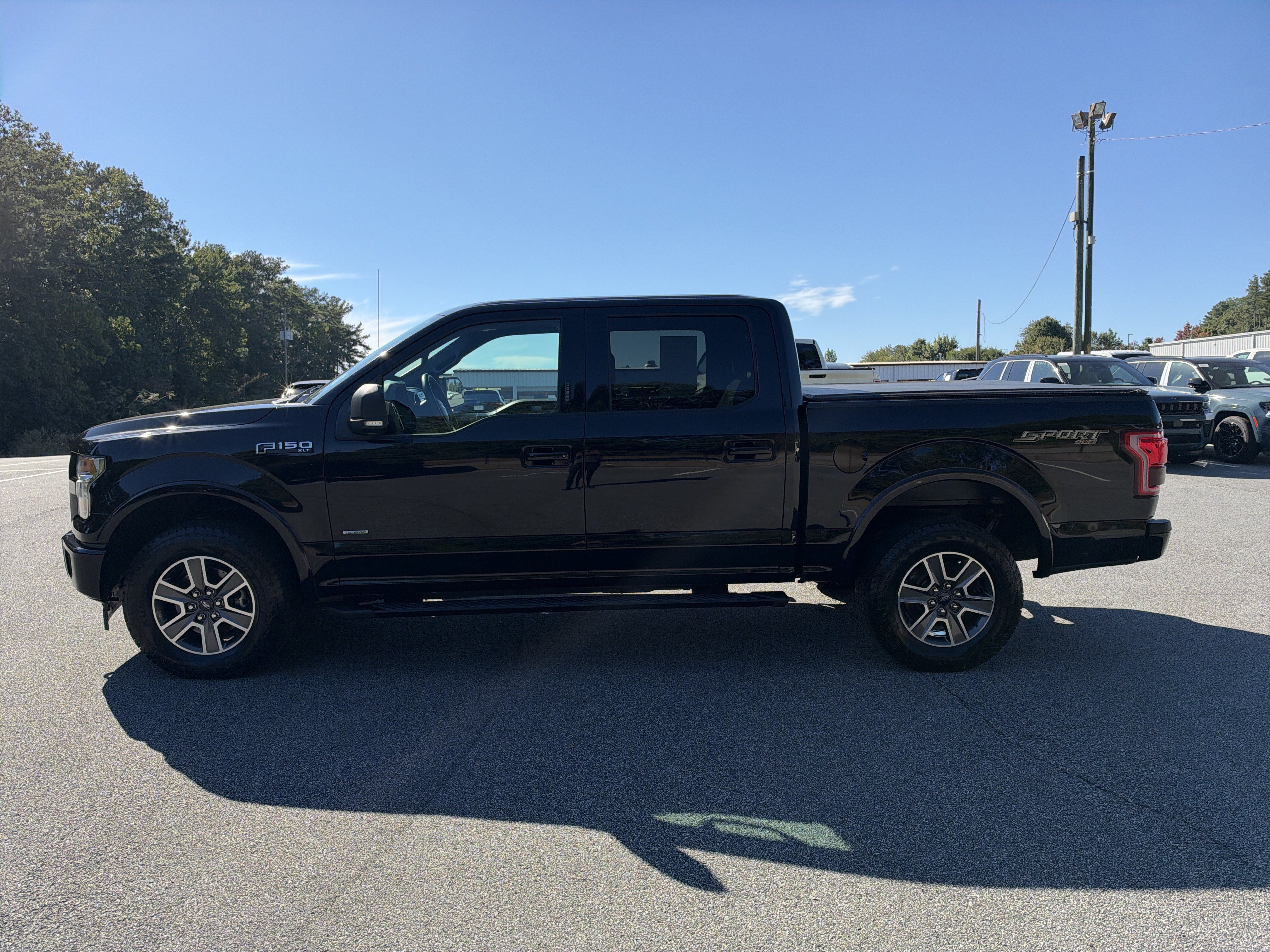 Used 2017 Ford F150 XLT w/ Equipment Group 302A Luxury AWD/4WD image 6