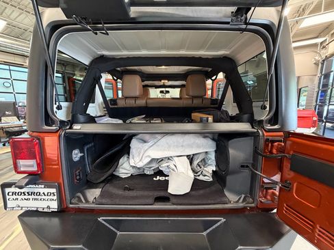 Used 2014 Jeep Wrangler Unlimited Sahara w/ Dual Top Group AWD/4WD image 44