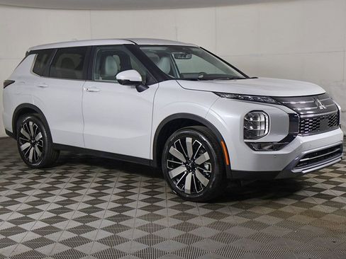New 2026 Mitsubishi Outlander SE FWD image 2