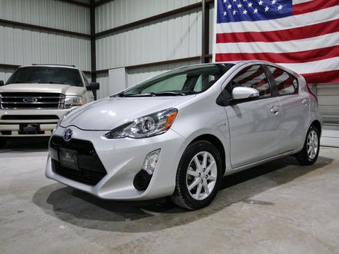 Used 2015 Toyota Prius C Three FWD image 3