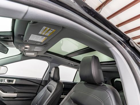 Used 2022 Ford Explorer XLT w/ Equipment Group 202A image 17