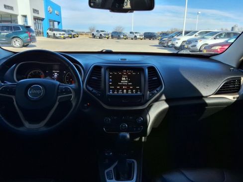 Used 2017 Jeep Cherokee Limited image 16