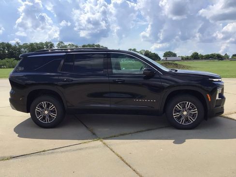 New 2026 Chevrolet Traverse LT w/ Driver Confidence Package image 2