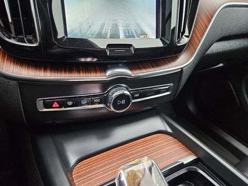 Used 2023 Volvo XC60 B5 Ultimate w/ Protection Package Premier image 24