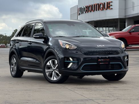 Used 2022 Kia Niro EX image 3