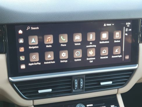 Certified 2022 Porsche Cayenne Platinum Edition AWD/4WD image 17