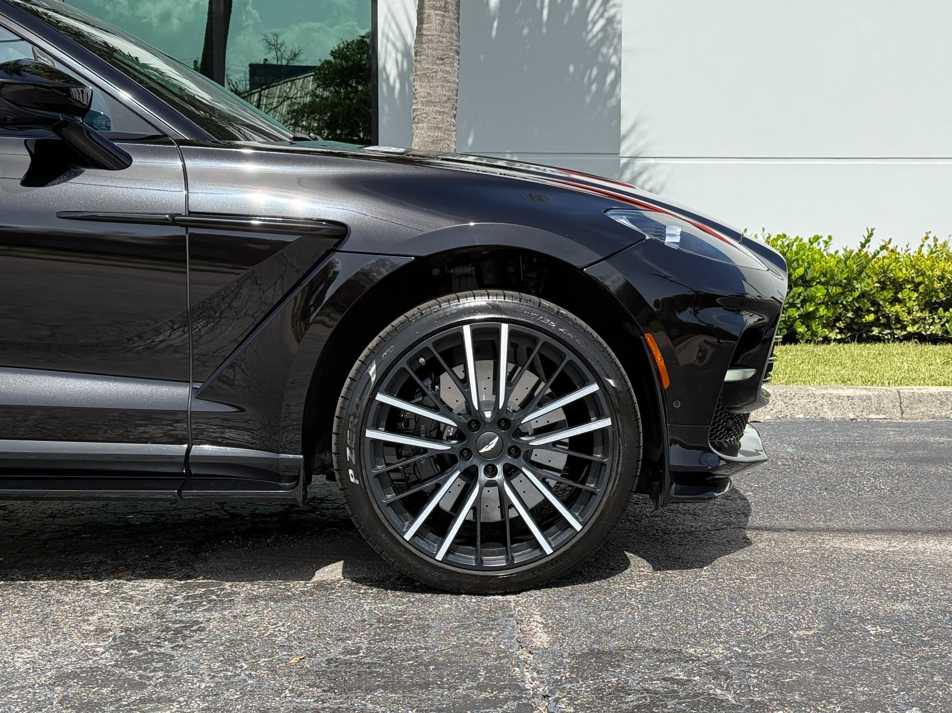 Used 2023 Aston Martin DBX 707 AWD/4WD image 3