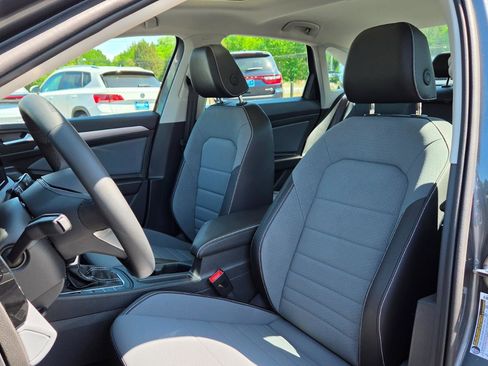 Used 2026 Volkswagen Jetta SE FWD image 20