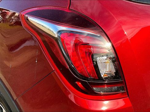 Used 2021 Buick Encore Preferred AWD/4WD image 28