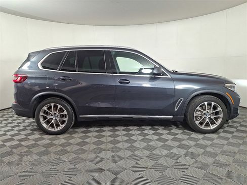 Used 2022 BMW X5 xDrive40i w/ Premium Package image 11