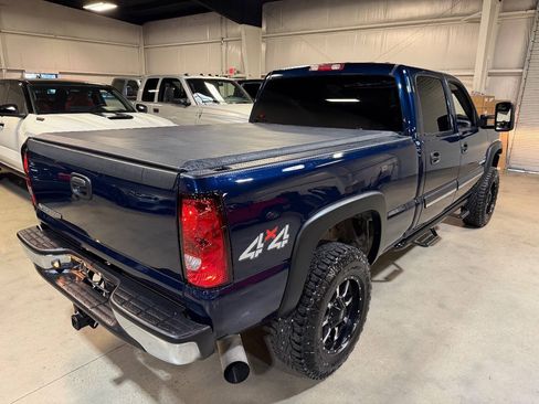 Used 2006 Chevrolet Silverado 2500 LT w/ Heavy-Duty Power Package AWD/4WD image 11
