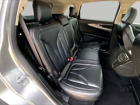 Used 2023 Lincoln Nautilus FWD w/ Premium Package image 19