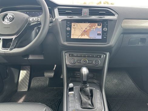 Used 2020 Volkswagen Tiguan SEL image 18