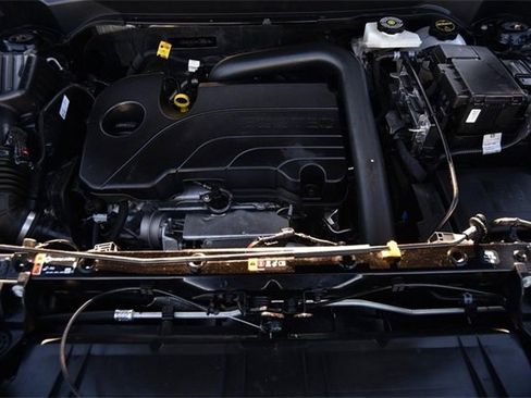 Used 2024 GMC Terrain SLT image 28