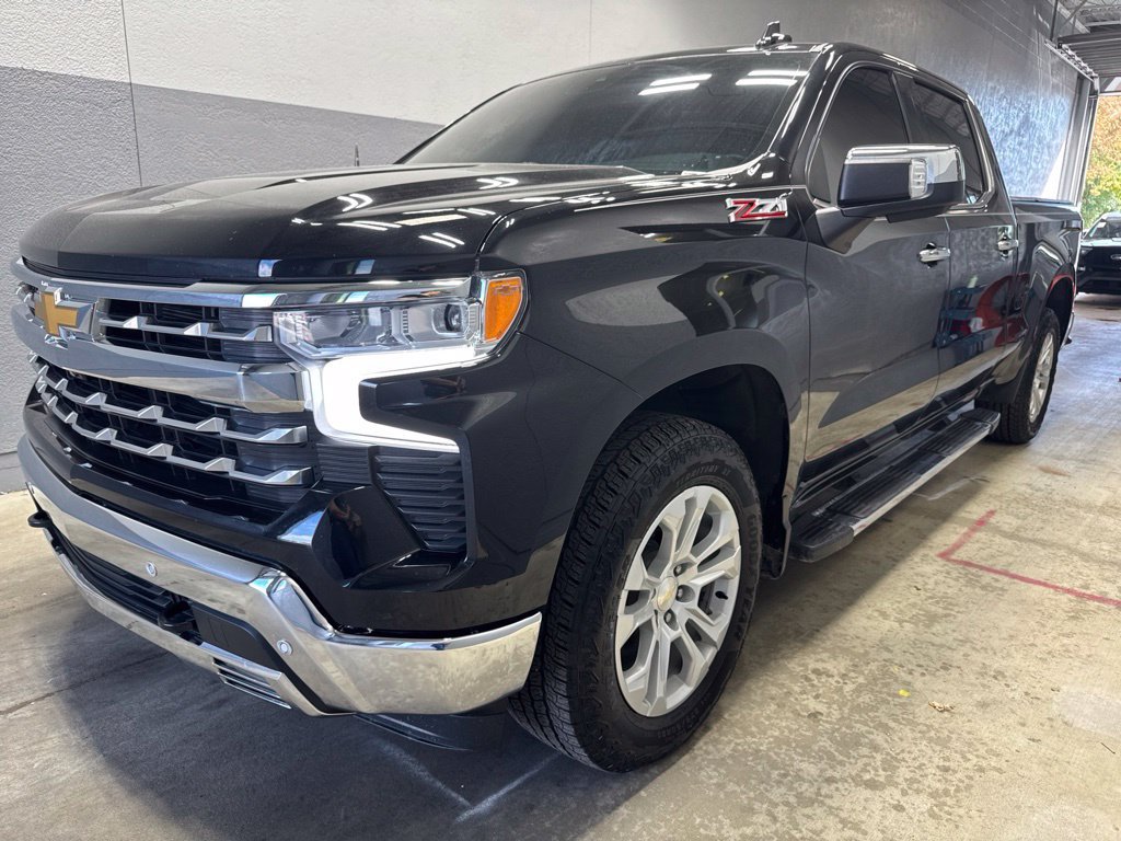 Used 2023 Chevrolet Silverado 1500 LTZ w/ LTZ Premium Package AWD/4WD image 4