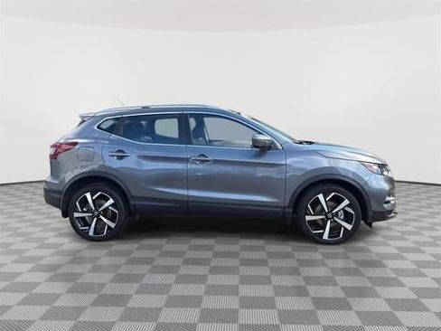 Used 2022 Nissan Rogue Sport SL AWD/4WD image 2