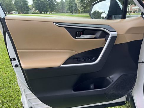Used 2022 Toyota RAV4 XLE image 11