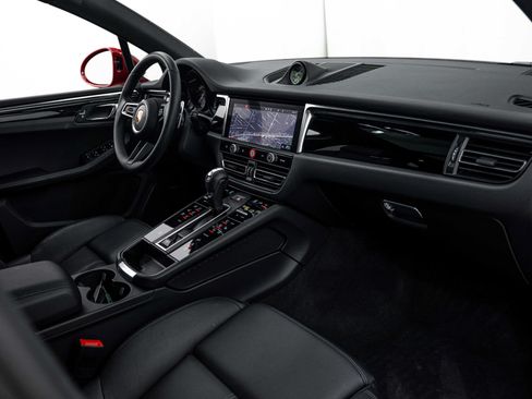 Certified 2026 Porsche Macan AWD/4WD image 14