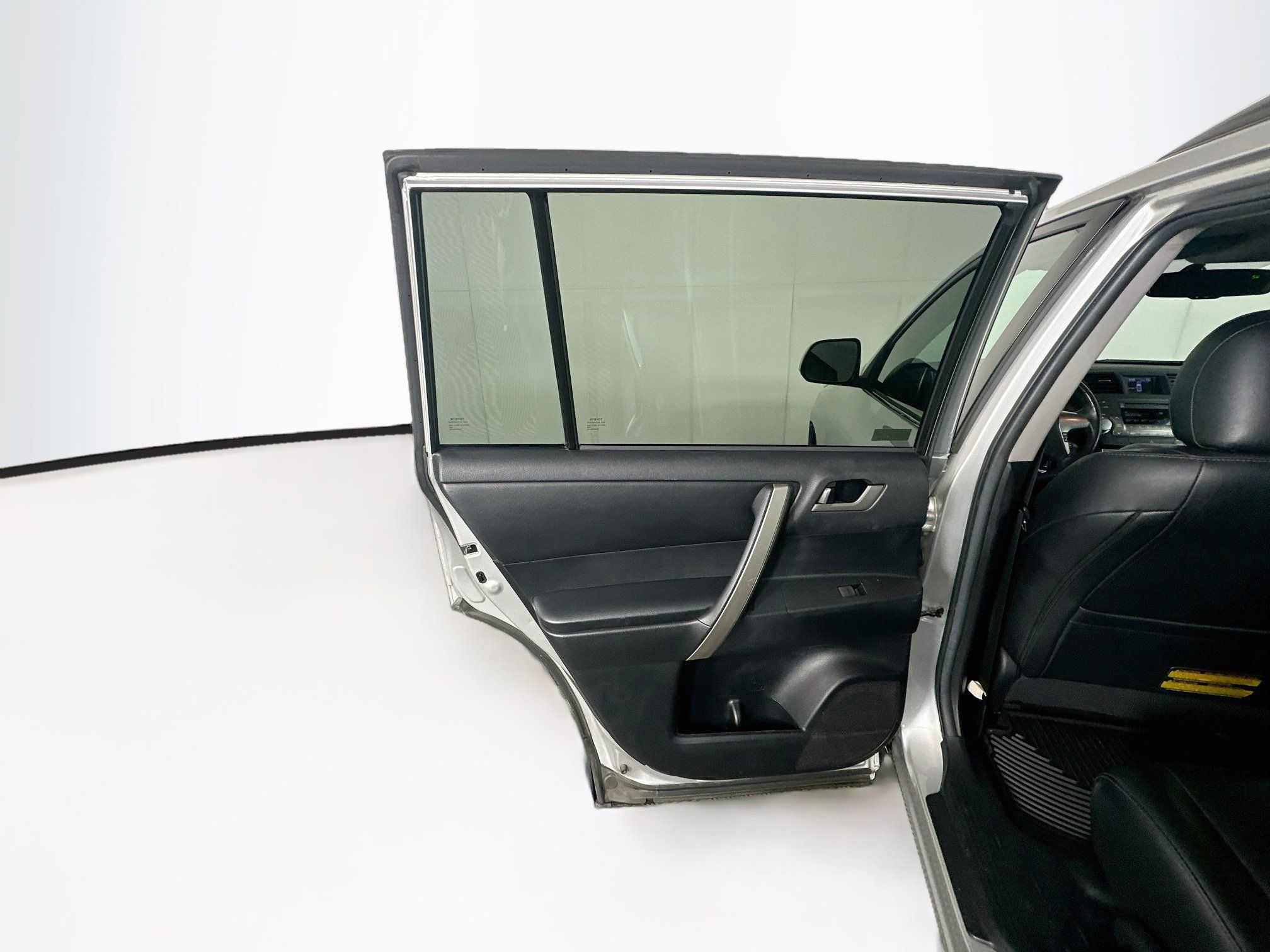 Used 2012 Toyota Highlander SE w/ Tow Pkg FWD image 26