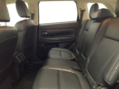 Used 2020 Mitsubishi Outlander SE image 18