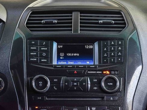 Used 2017 Ford Explorer XLT FWD image 13