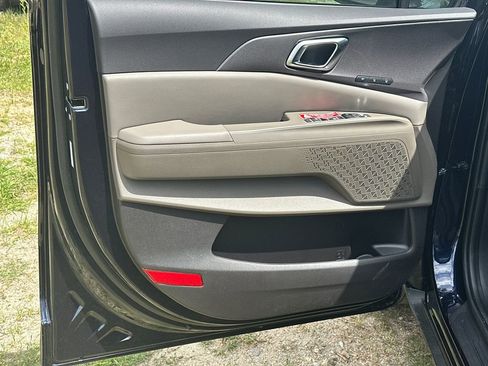 New 2026 Kia Carnival EX FWD image 10