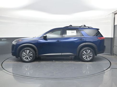New 2026 Nissan Pathfinder SL image 4