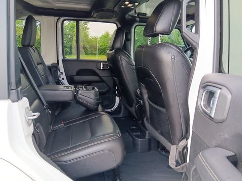 Used 2020 Jeep Wrangler Unlimited Sahara w/ Safety Group AWD/4WD image 32