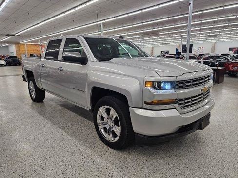 Used 2018 Chevrolet Silverado 1500 Custom w/ Custom Value Package image 3